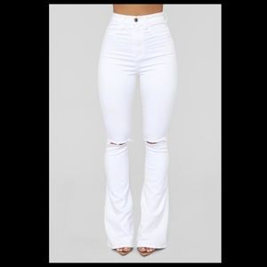 🖤 high rise white flare jeans